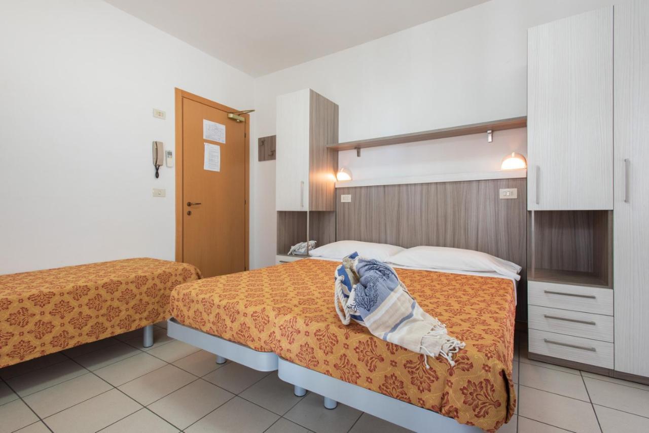 La Plata Hotel - Con Piscina Riccione Eksteriør bilde